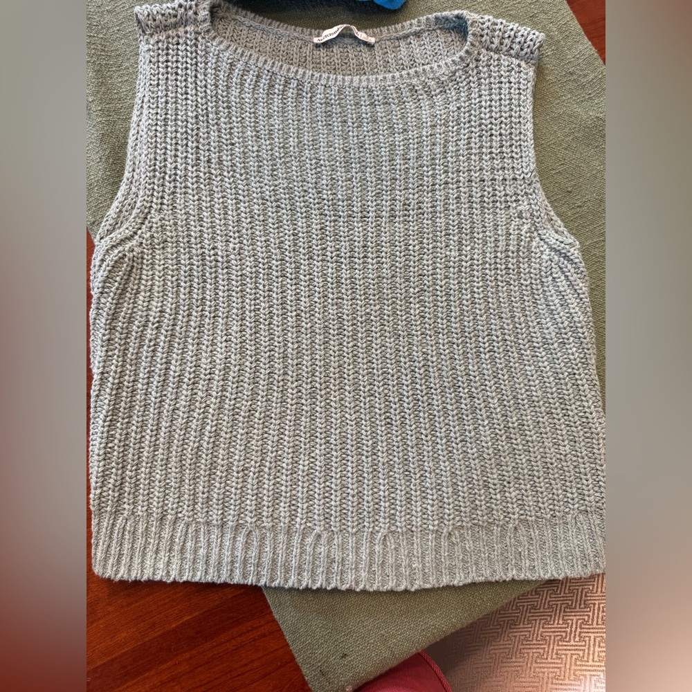 Abercrombie & Fitch sage sleeveless knit sweater— like new!